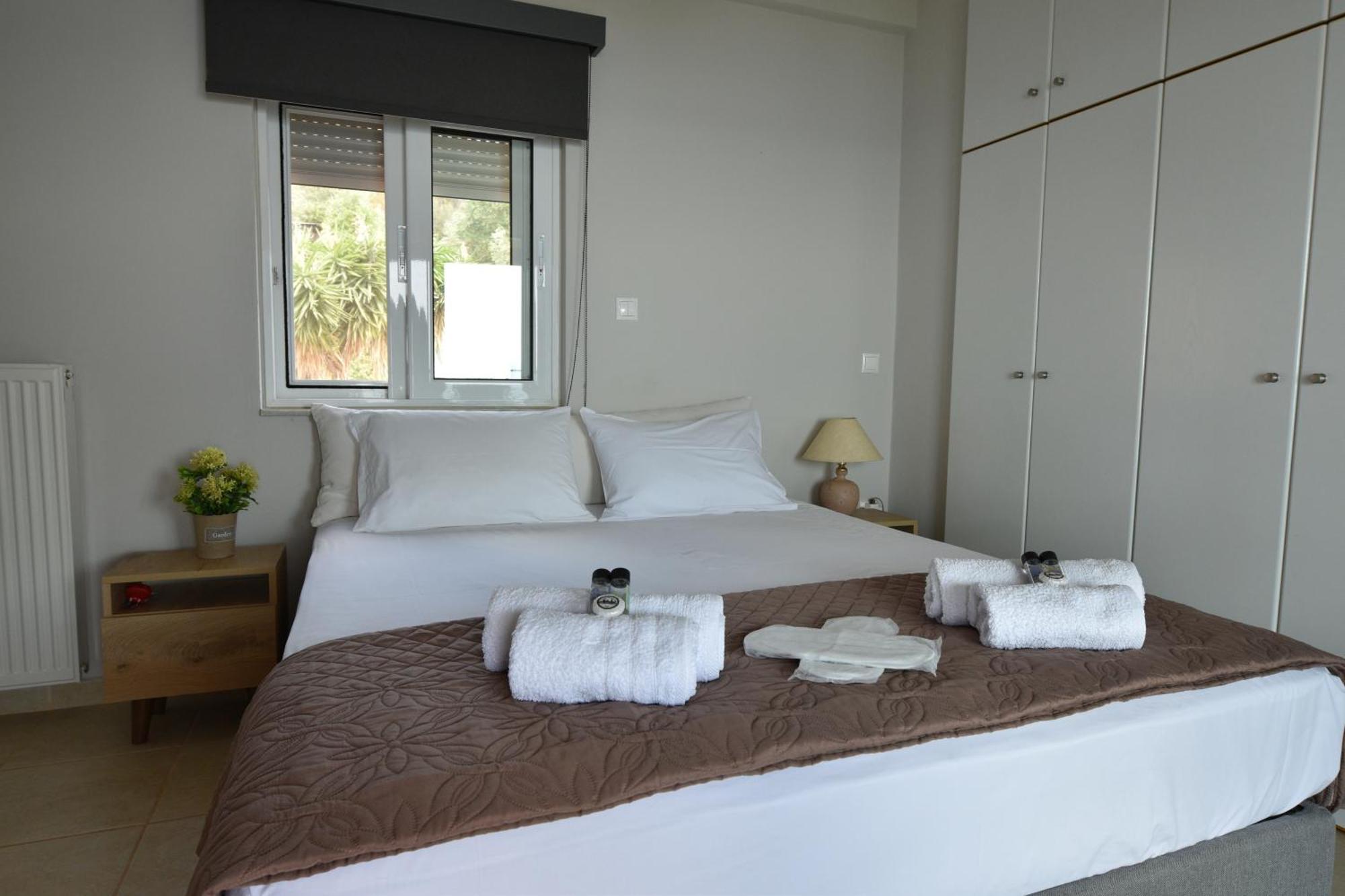 Blue Bay View - Beach House Vathirrevma Bagian luar foto
