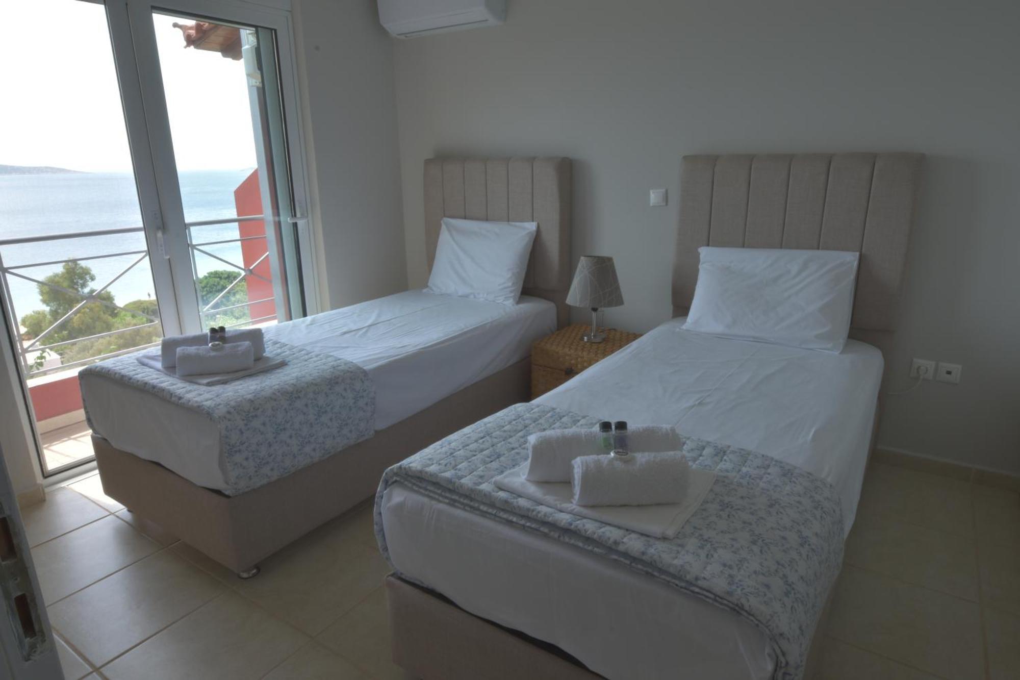Blue Bay View - Beach House Vathirrevma Bagian luar foto